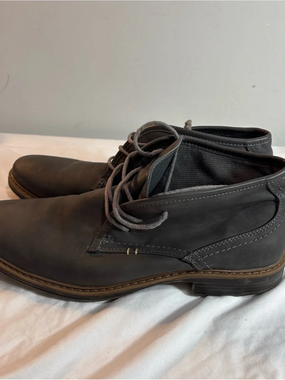 Varese Men's Casual Lace-Up Shoes in Dark Gray. 8/21